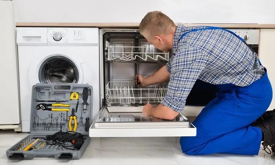 Altındağ Siemens servisi teknisyen ekibi beyaz eşya tamiri yaparken